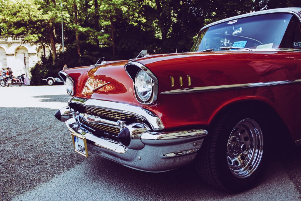 Classic car kopen in Nederland. Klassieke Chevrolet in rode kleur