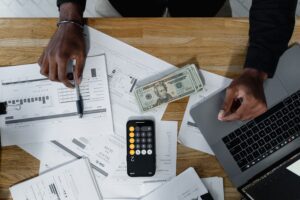Debiteurenbeheer uitbesteden aan een incassobureau de voordelen en nadelen